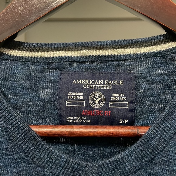 American Eagle Men’s V-Neck Sweater Dark Navy - Picture 2 of 3